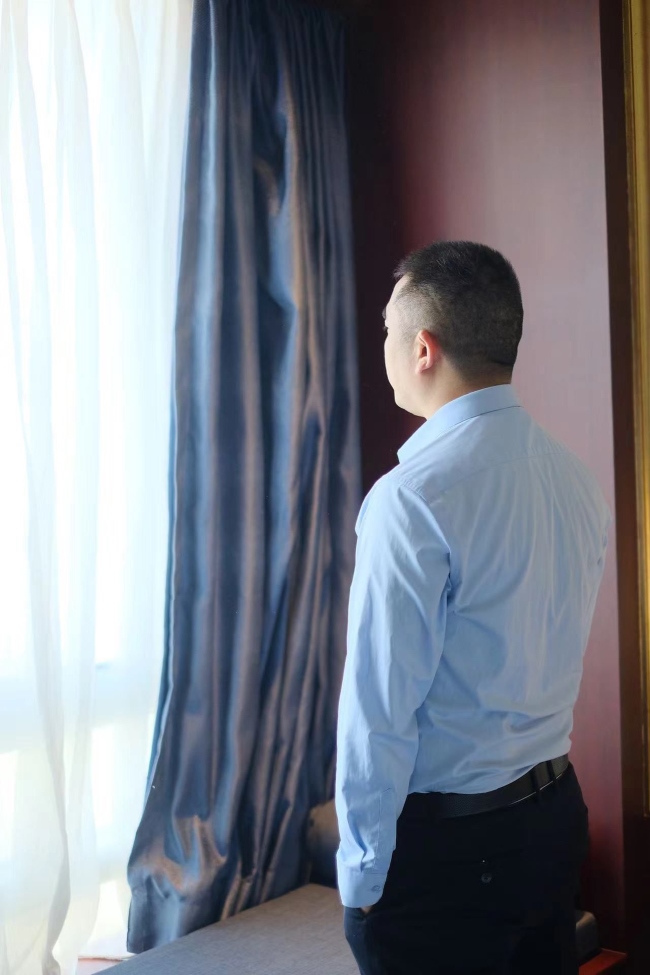 �������